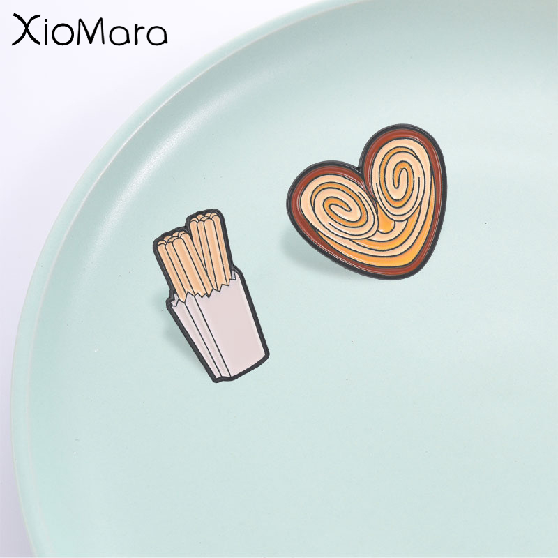 Food Lovers Snacks - 面白いスナックのエナメルピン、チュロスとハート型のパームペストリーバッジ、ファッションアクセサリー、食の愛好家のための完璧なギフト